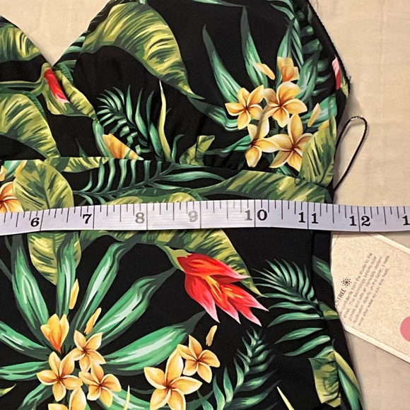 Calia by Carrie Underwood Swim Top size Small - Picture 10 of 11